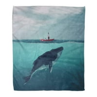 Хвърли одеяло топло уютно печат фланелено синьо сюрреалистичен човек в лодка, плаваща над огромен кит океана това е 3д направи удобен мек за легло диван и диван