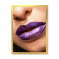Дизайнарт 'близък изглед на момиче устни с лилаво червило' модерна рамка Арт Принт